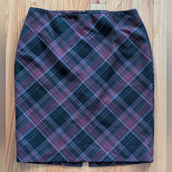 White House Black Market Red and Black Pencil Skirt - Picture 3 of 6